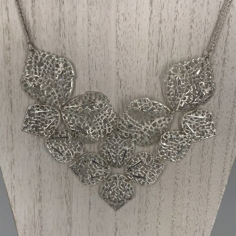 Bohemian Silver Tone Filigree Open‎ Work Lattice Floral Bib Necklace 18"
